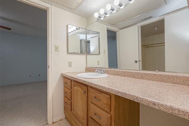 2750 Holly Hall Street 1707, Houston, TX 77054