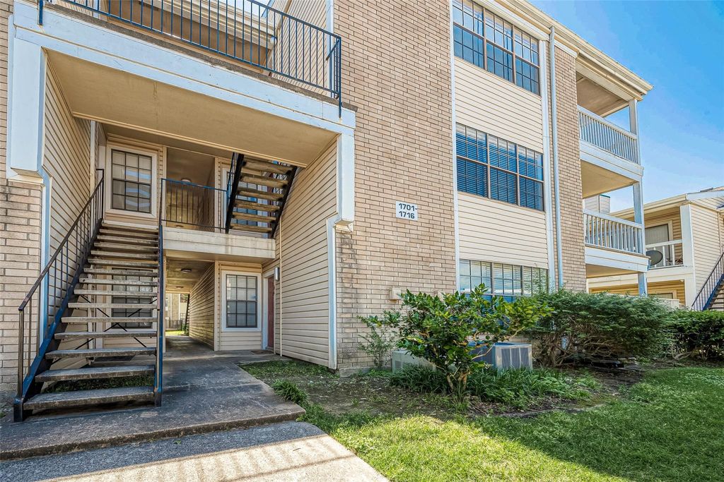 2750 Holly Hall Street 1707, Houston, TX 77054