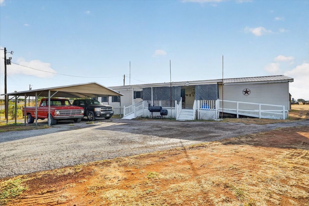 5703 N Sunchase Drive, Granbury, TX 76049 — exterior