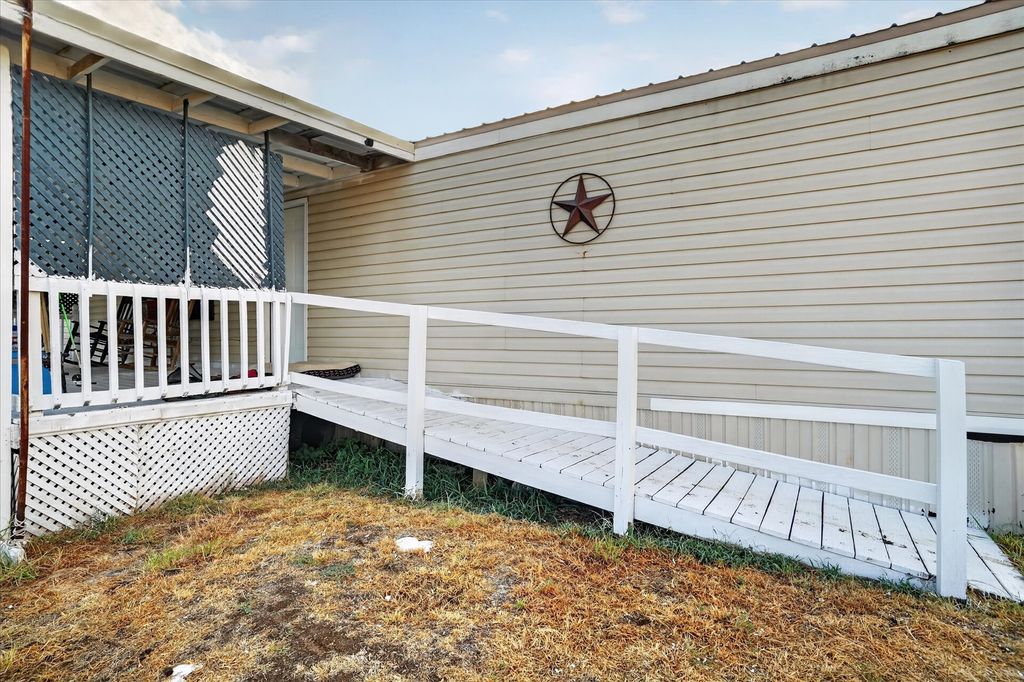 5703 N Sunchase Drive, Granbury, TX 76049 — photo 4