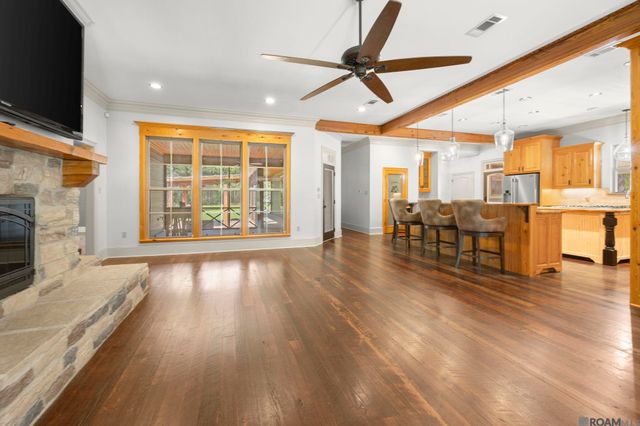 14989 Peairs Rd, Zachary, LA 70791