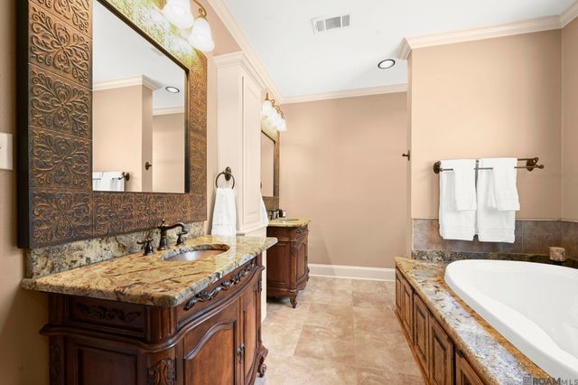 14989 Peairs Rd, Zachary, LA 70791