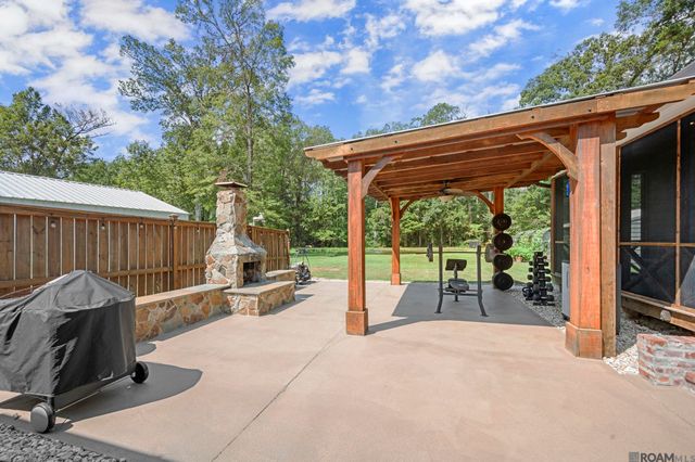 14989 Peairs Rd, Zachary, LA 70791