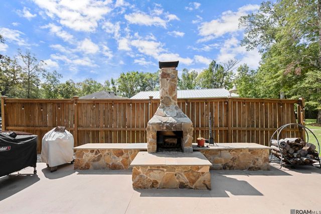 14989 Peairs Rd, Zachary, LA 70791