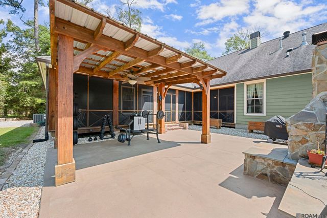 14989 Peairs Rd, Zachary, LA 70791