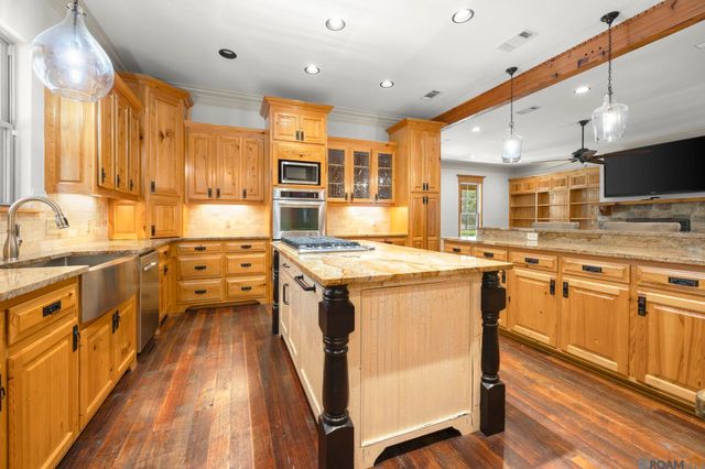 14989 Peairs Rd, Zachary, LA 70791