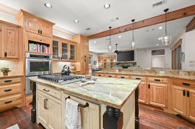 14989 Peairs Rd, Zachary, LA 70791