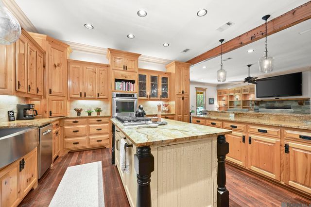 14989 Peairs Rd, Zachary, LA 70791