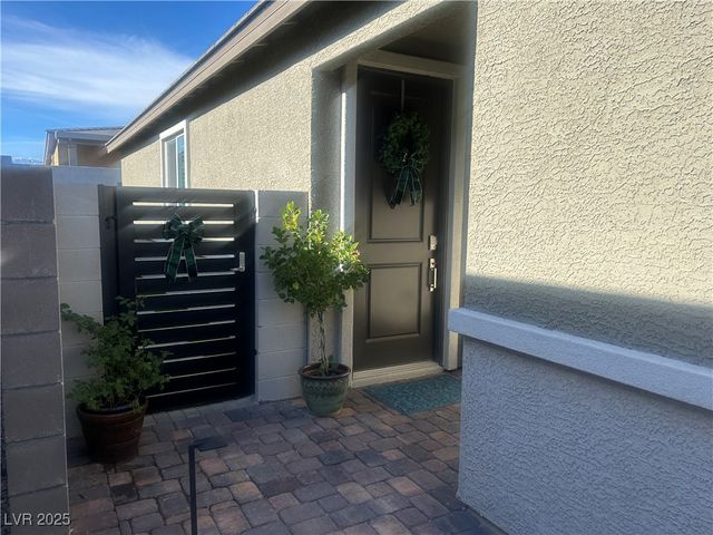 9751 Redwood Cascade Street, Las Vegas, NV 89143