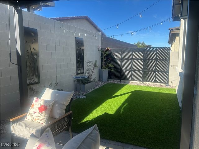 9751 Redwood Cascade Street, Las Vegas, NV 89143