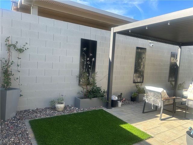 9751 Redwood Cascade Street, Las Vegas, NV 89143