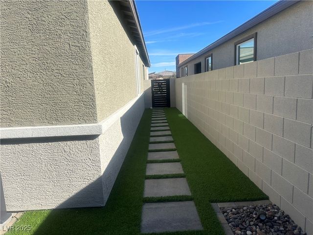 9751 Redwood Cascade Street, Las Vegas, NV 89143