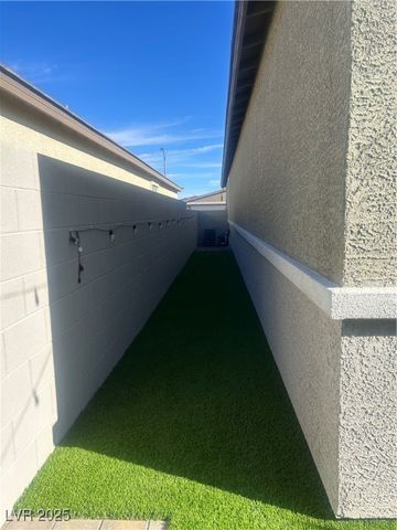 9751 Redwood Cascade Street, Las Vegas, NV 89143