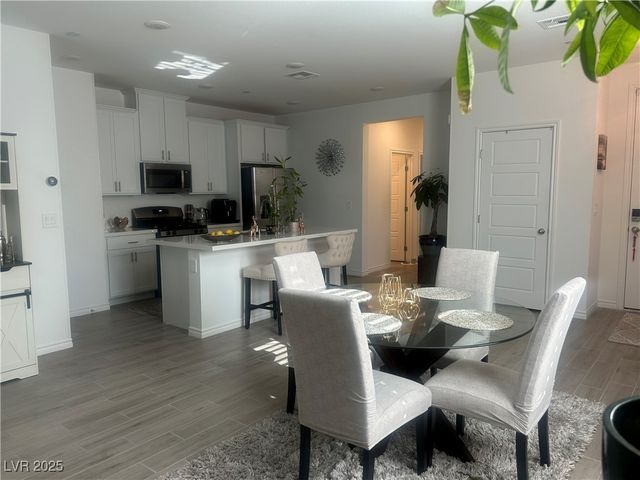 9751 Redwood Cascade Street, Las Vegas, NV 89143