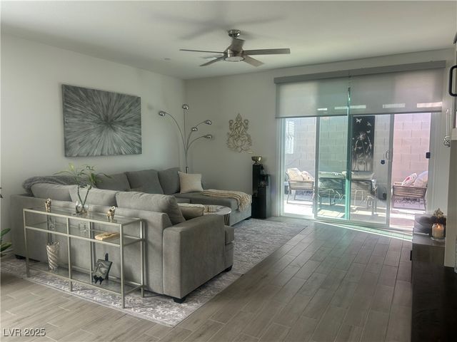 9751 Redwood Cascade Street, Las Vegas, NV 89143