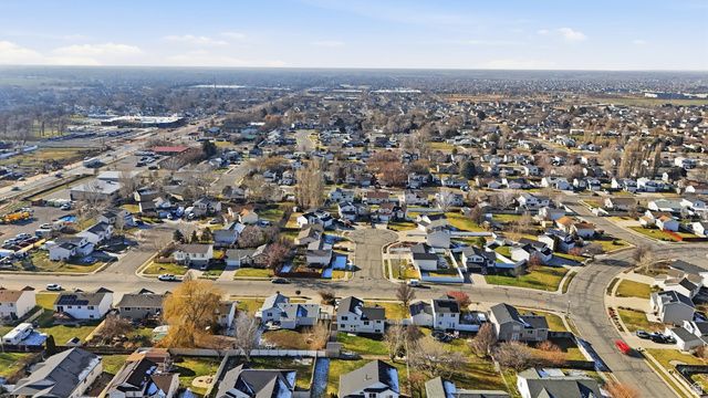 1932 N 810 W, Clinton, UT 84015