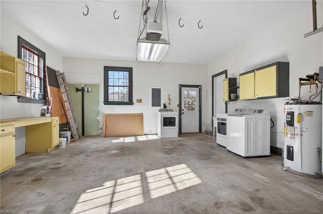 3304 Foxgrove LN, Chesapeake, VA 23321