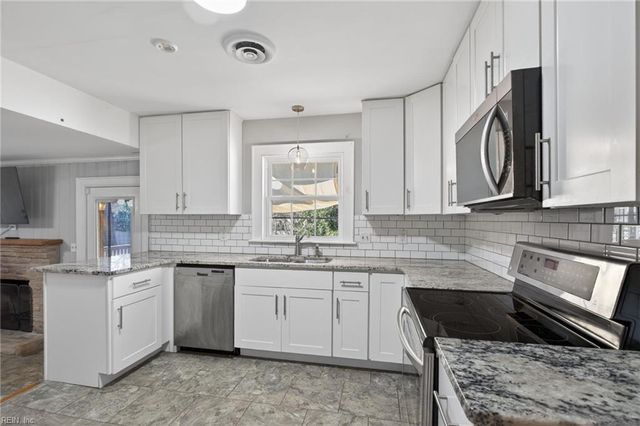 3304 Foxgrove LN, Chesapeake, VA 23321