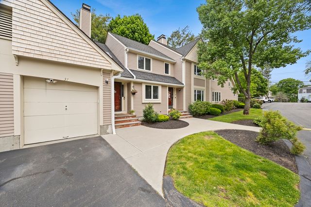 37 Jasper Ln 37, Randolph, MA 02368