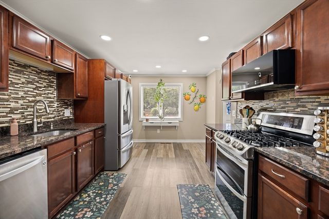 37 Jasper Ln 37, Randolph, MA 02368