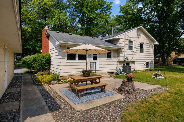 9508 Oliver Avenue N, Brooklyn Park, MN 55444