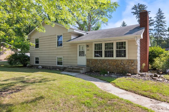 9508 Oliver Avenue N, Brooklyn Park, MN 55444