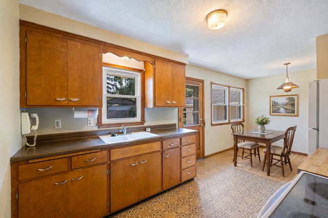 9508 Oliver Avenue N, Brooklyn Park, MN 55444