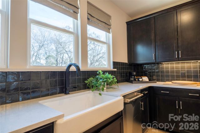 6022 Pivot Court, Charlotte, NC 28205