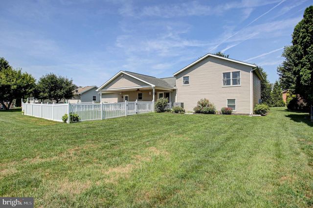 1407 HAMILTON HILLS DRIVE, Chambersburg, PA 17202