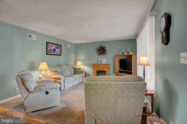 1407 HAMILTON HILLS DRIVE, Chambersburg, PA 17202