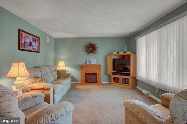 1407 HAMILTON HILLS DRIVE, Chambersburg, PA 17202