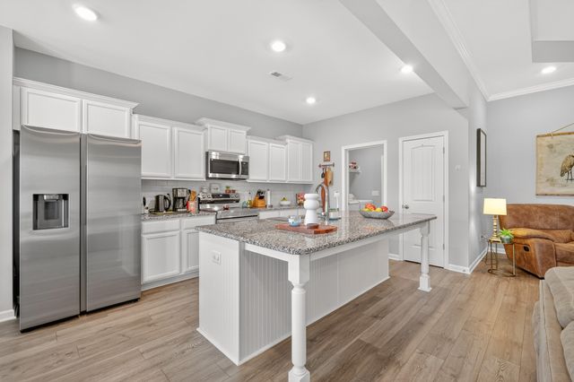 1422 Blackstone St, Murfreesboro, TN 37129