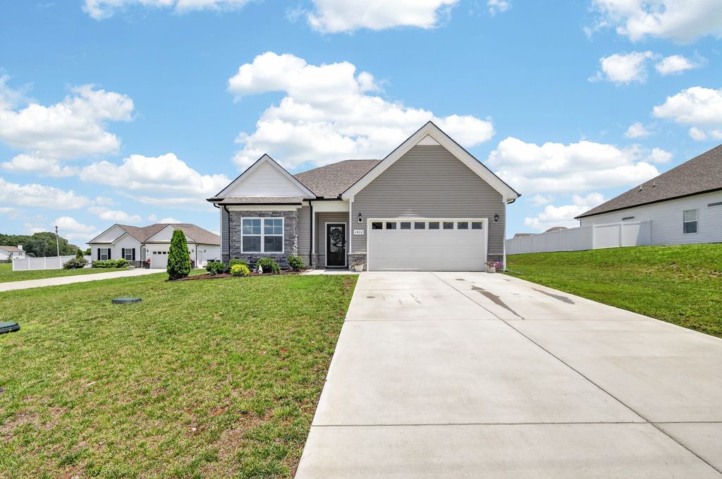 1422 Blackstone St, Murfreesboro, TN 37129