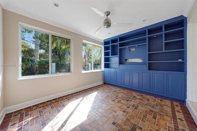 659 NE 73rd St, Miami, FL 33138