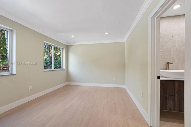 659 NE 73rd St, Miami, FL 33138