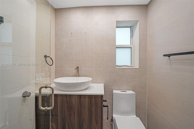 659 NE 73rd St, Miami, FL 33138