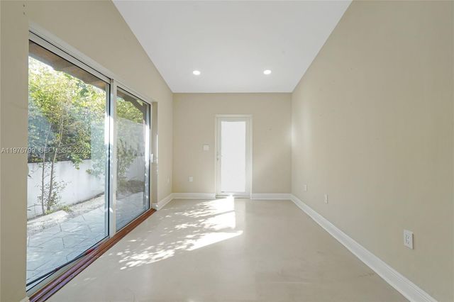 659 NE 73rd St, Miami, FL 33138