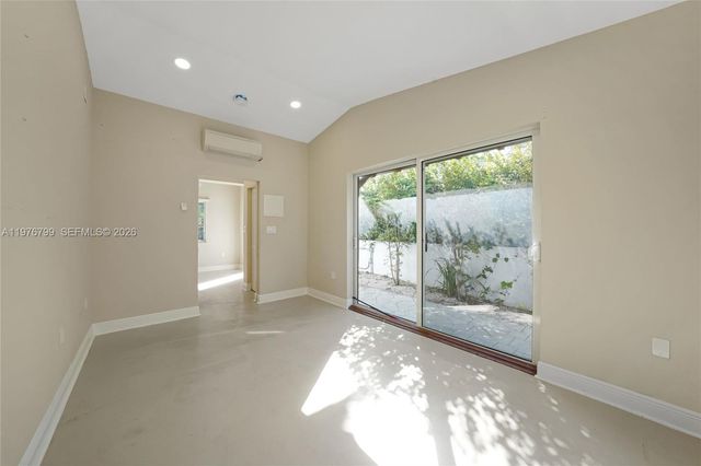 659 NE 73rd St, Miami, FL 33138