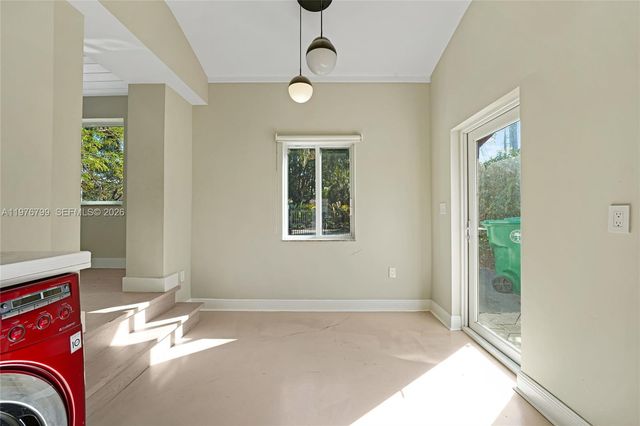 659 NE 73rd St, Miami, FL 33138