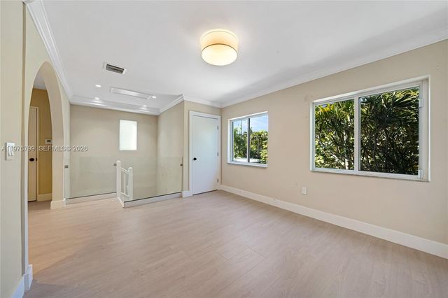 659 NE 73rd St, Miami, FL 33138