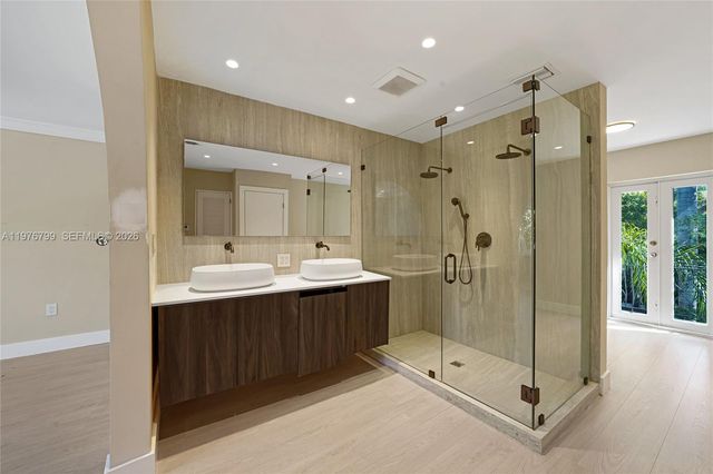 659 NE 73rd St, Miami, FL 33138