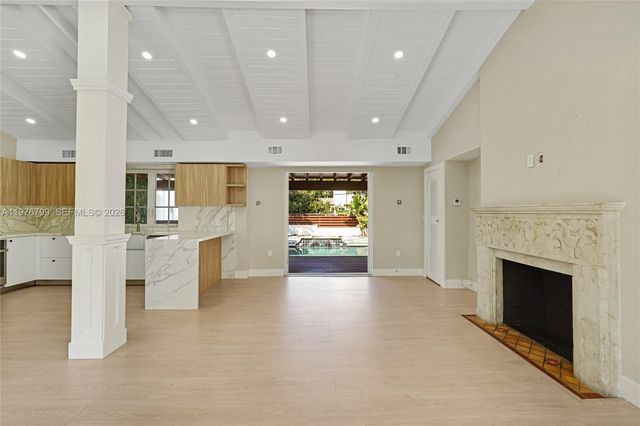 659 NE 73rd St, Miami, FL 33138