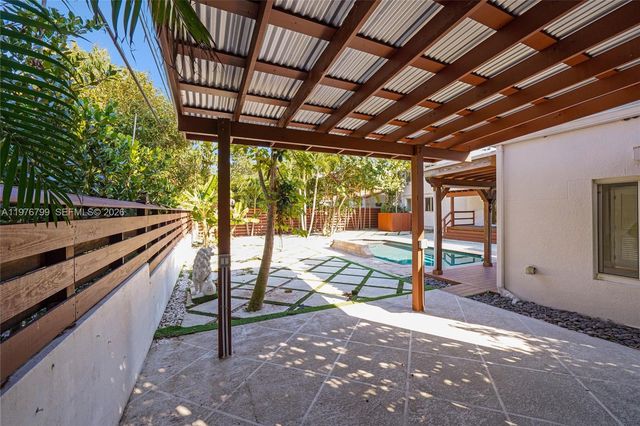 659 NE 73rd St, Miami, FL 33138