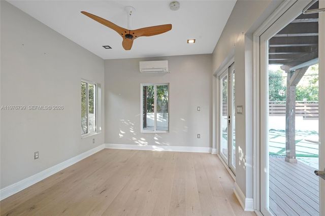 659 NE 73rd St, Miami, FL 33138