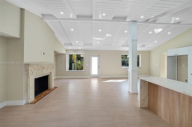 659 NE 73rd St, Miami, FL 33138