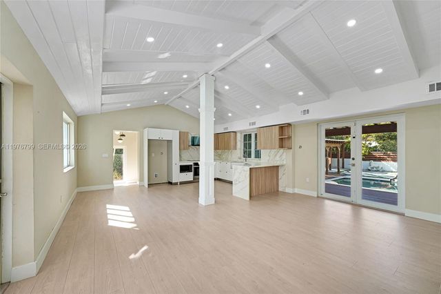 659 NE 73rd St, Miami, FL 33138