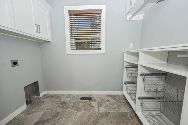 936 S Weller Avenue, Springfield, MO 65802
