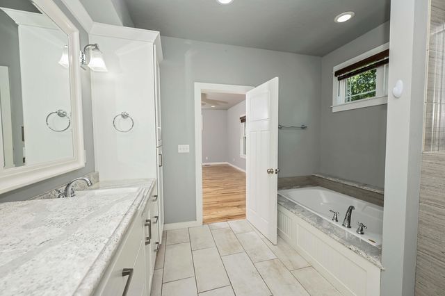 936 S Weller Avenue, Springfield, MO 65802