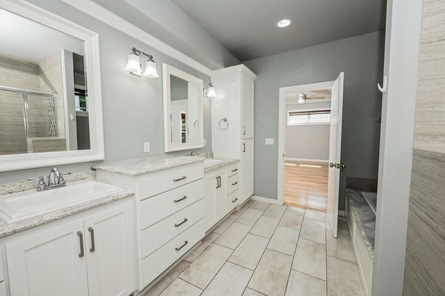 936 S Weller Avenue, Springfield, MO 65802