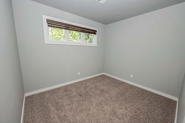 936 S Weller Avenue, Springfield, MO 65802